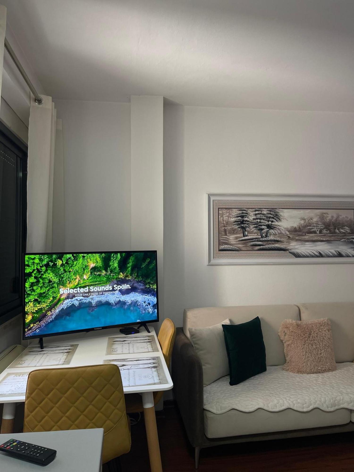 Sky Center Apartment Tirana Buitenkant foto