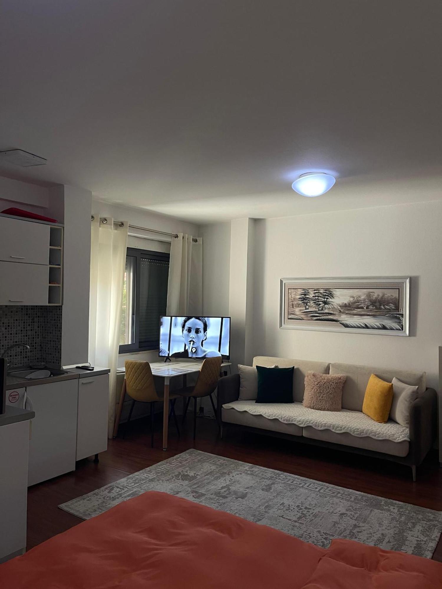 Sky Center Apartment Tirana Buitenkant foto