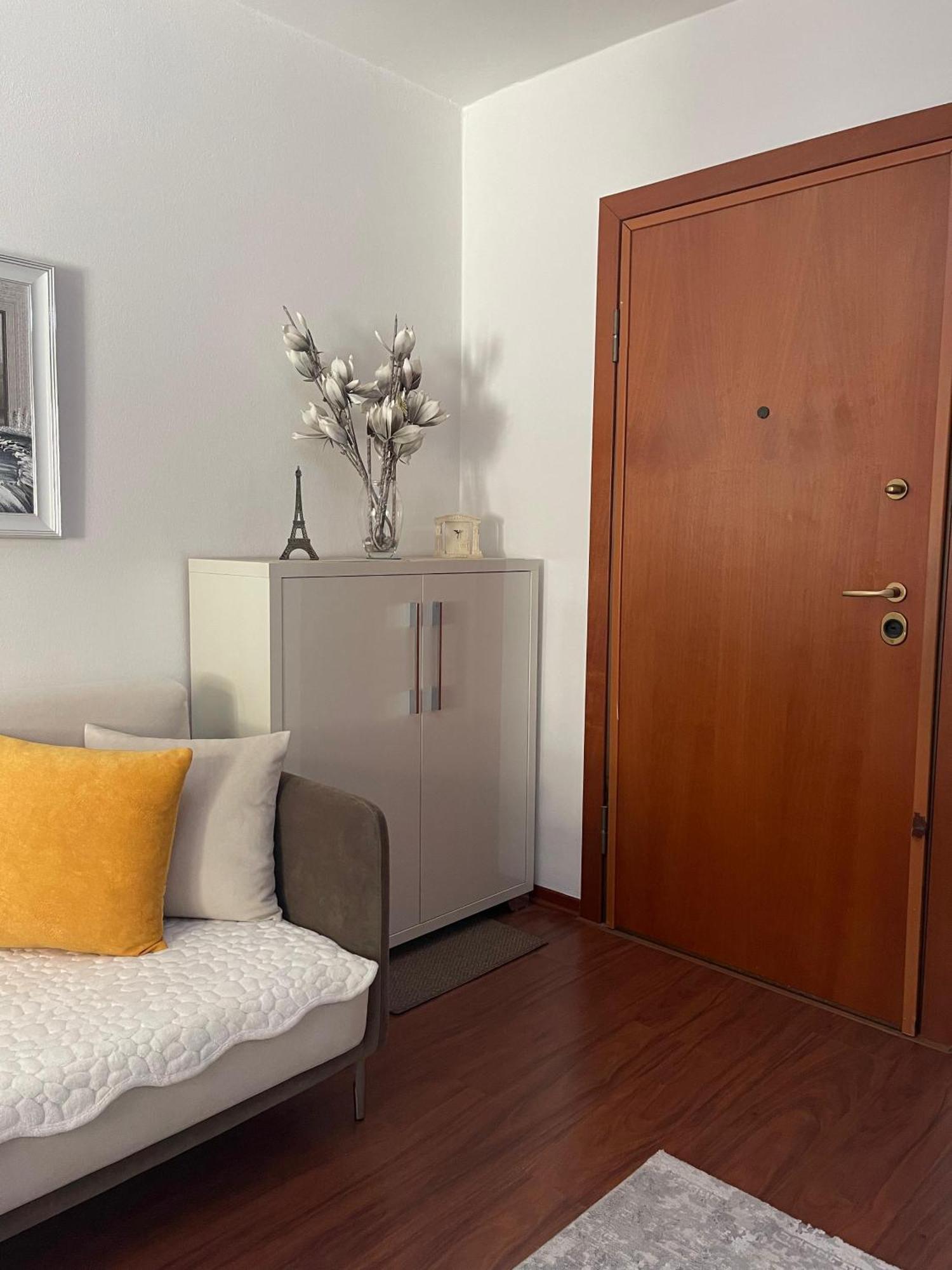 Sky Center Apartment Tirana Buitenkant foto